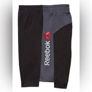 Boys size 6/7 Reebok.